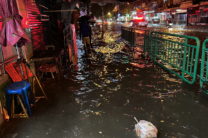 bangkok street flooded