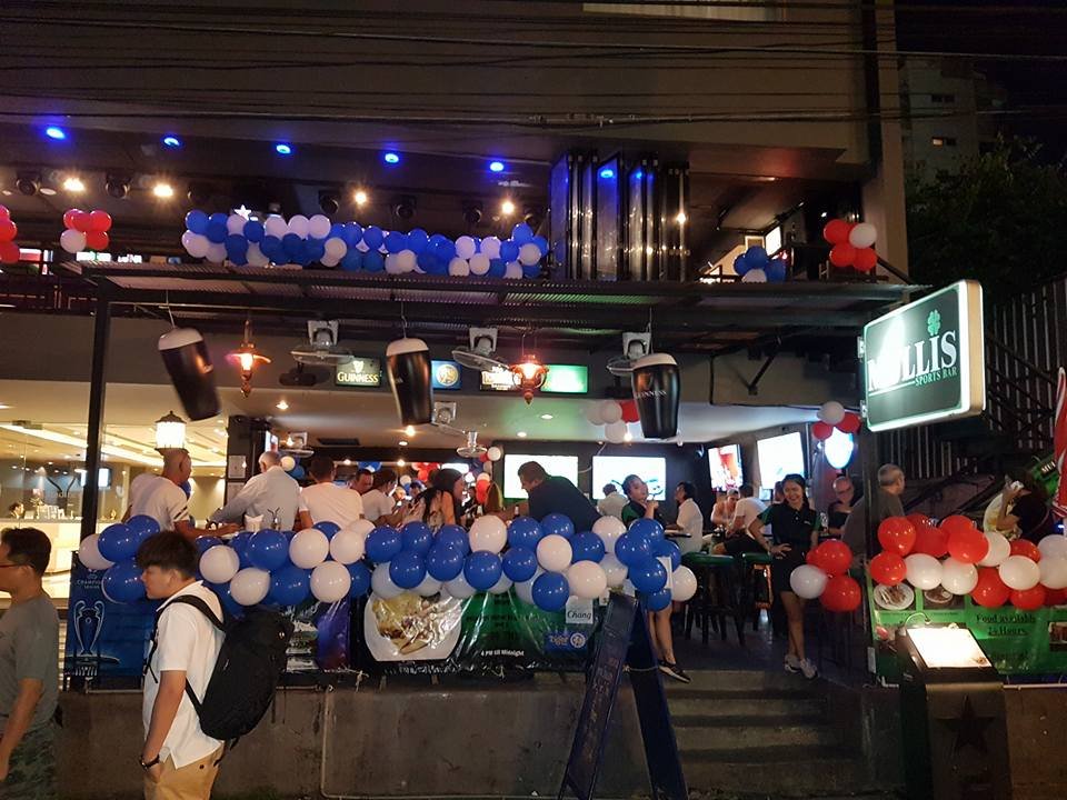 mullis sports bar bangkok soi 11