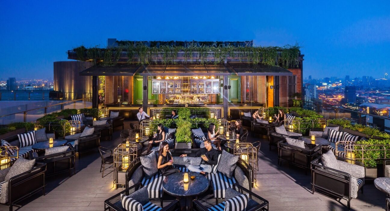 abar rooftop rooftop bar at bangkok marriott marquis queen's ...