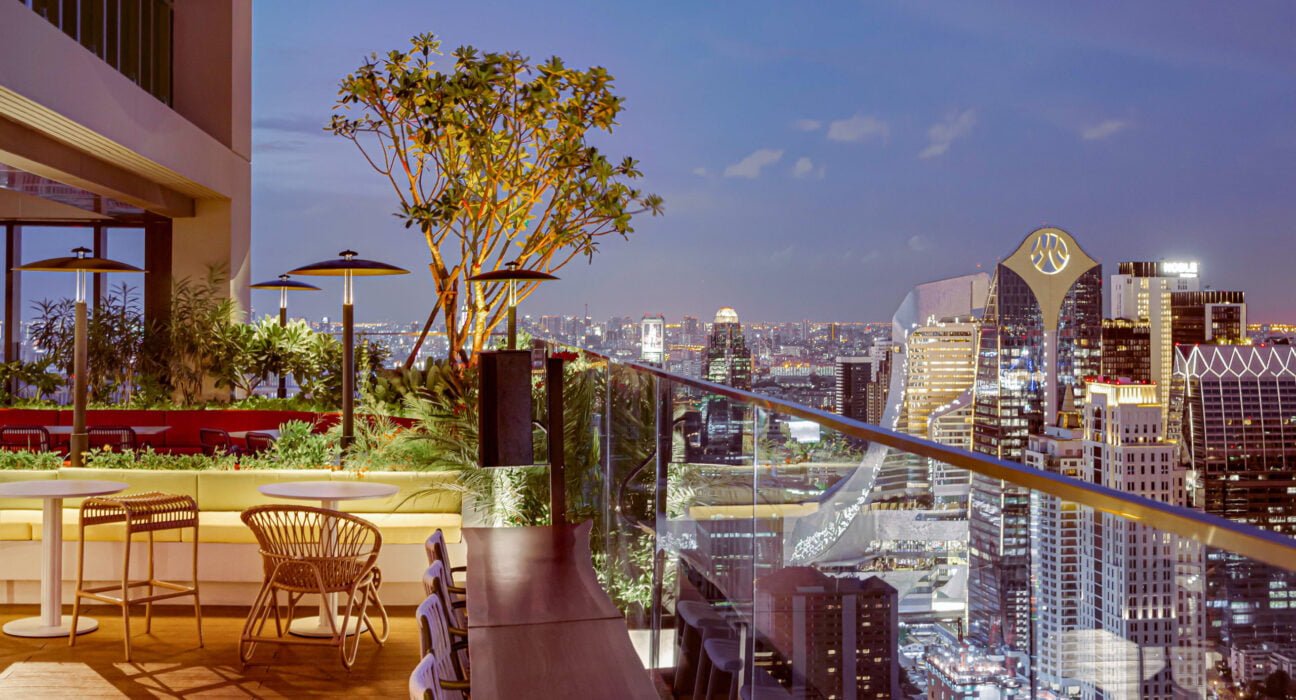 bar yard hotel rooftop sky bar in bangkok | kimpton maa lai bangkok