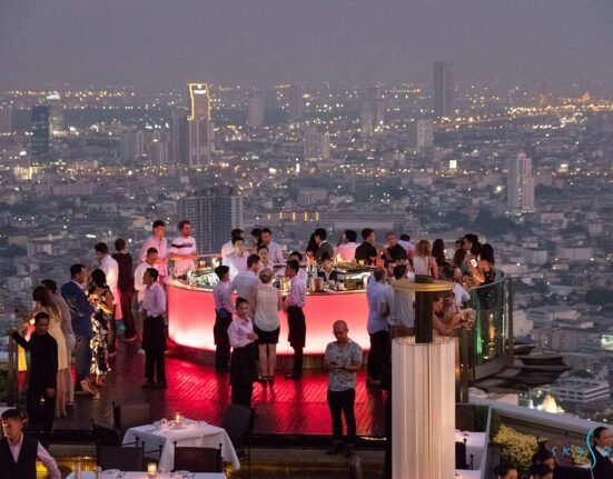 brewski rooftop bar im radisson blu hotel bangkok thailand review
