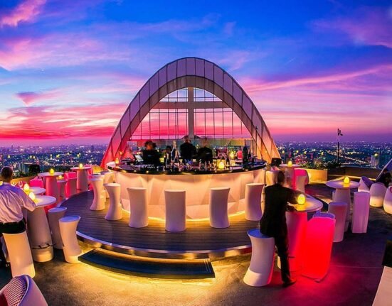 cru rooftop champagne bar bangkok thailand bewertung