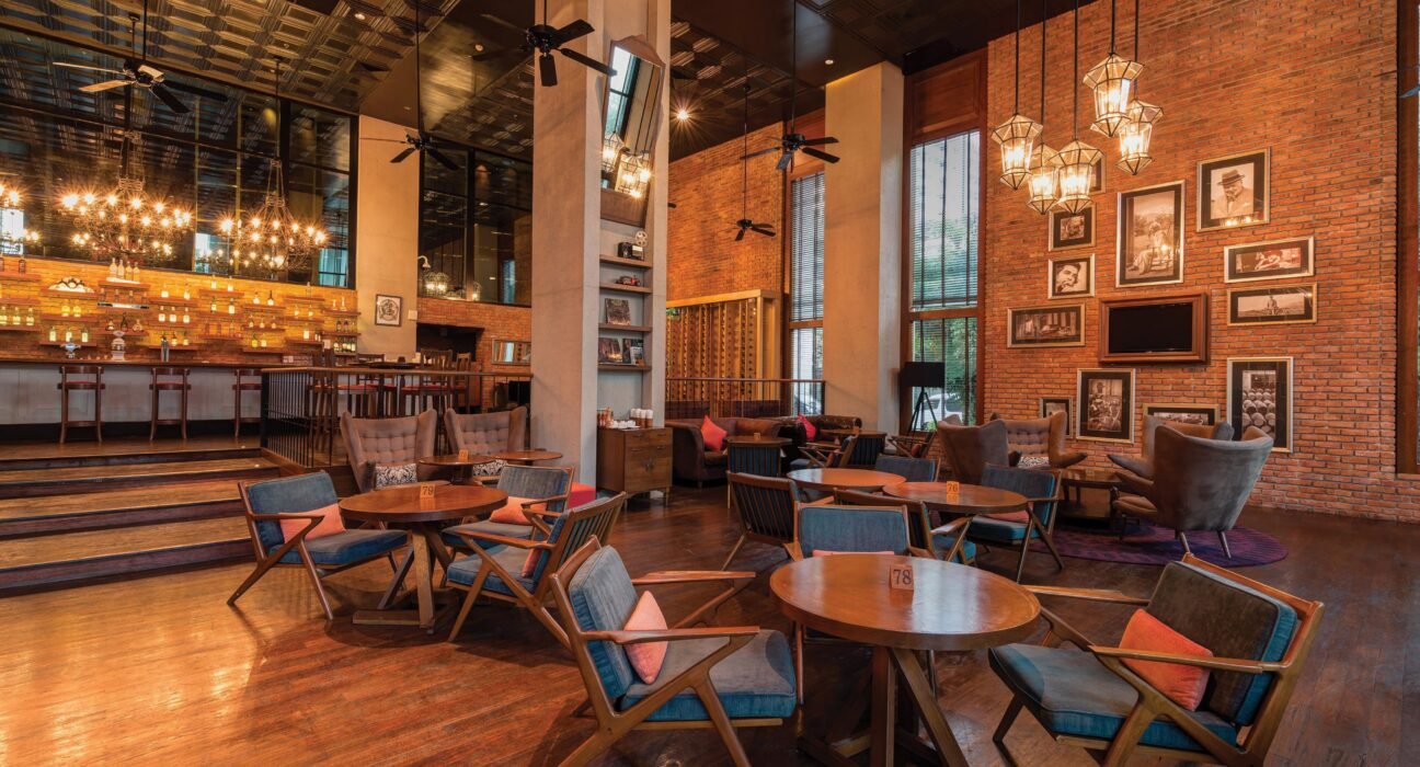 dining restaurants & bars | holiday inn pattaya