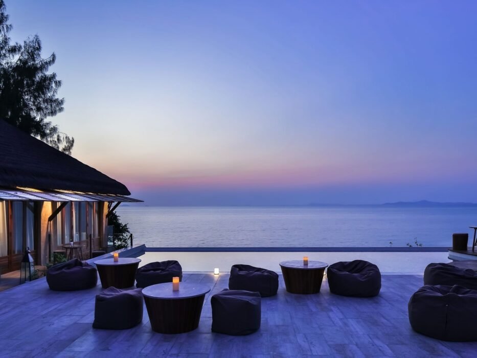 le vela | pattaya rooftop bar & nightlife | pattaya sky bar | u ...