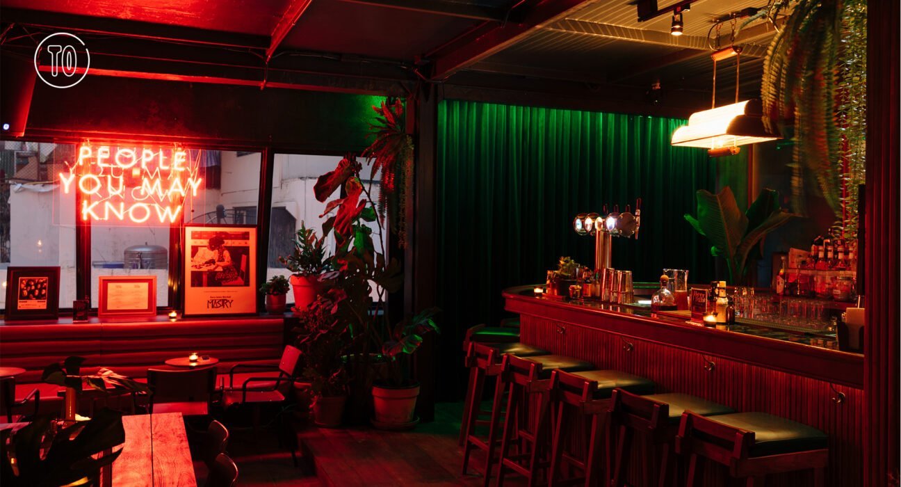 mutual bar | bars in sukhumvit 24, bangkok