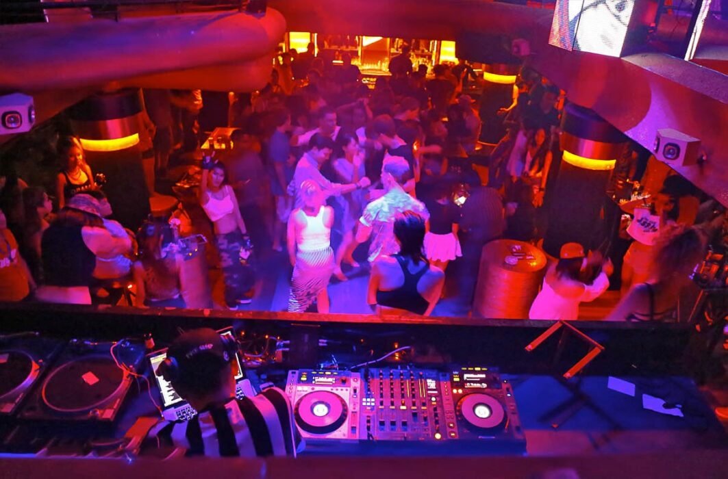 sugar club bangkok late night hip hop club on sukhumvit soi 11 ...