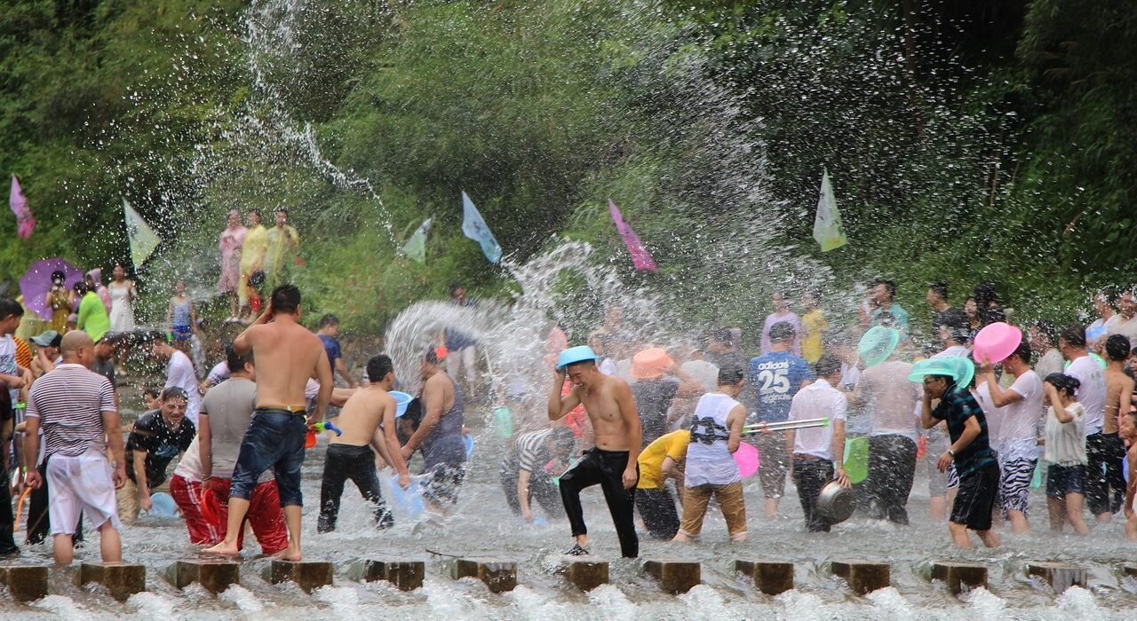 water fight, songkran, lishui