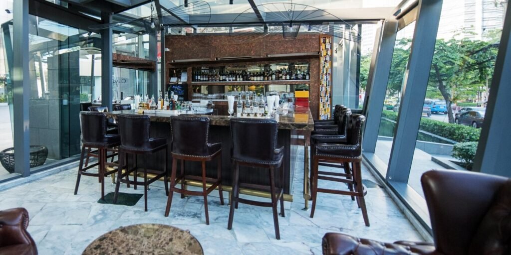 cigar one, the pleasure of fine cigar and drink the great gastro