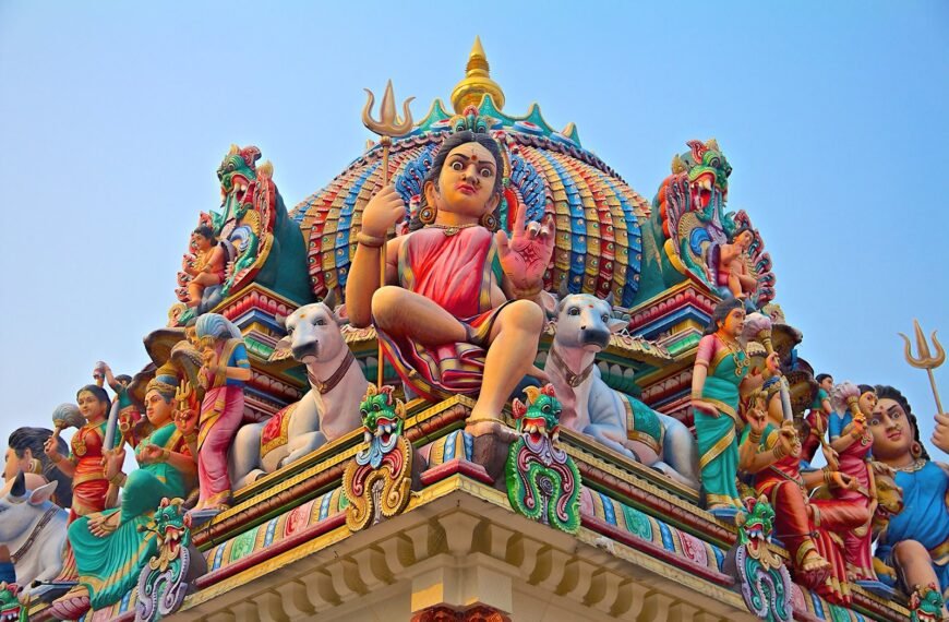 sri mariamman temple in singapore singapore chinatown ...