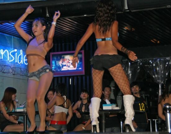 walking street pattaya thailand | girl go go dancers shakin … | flickr