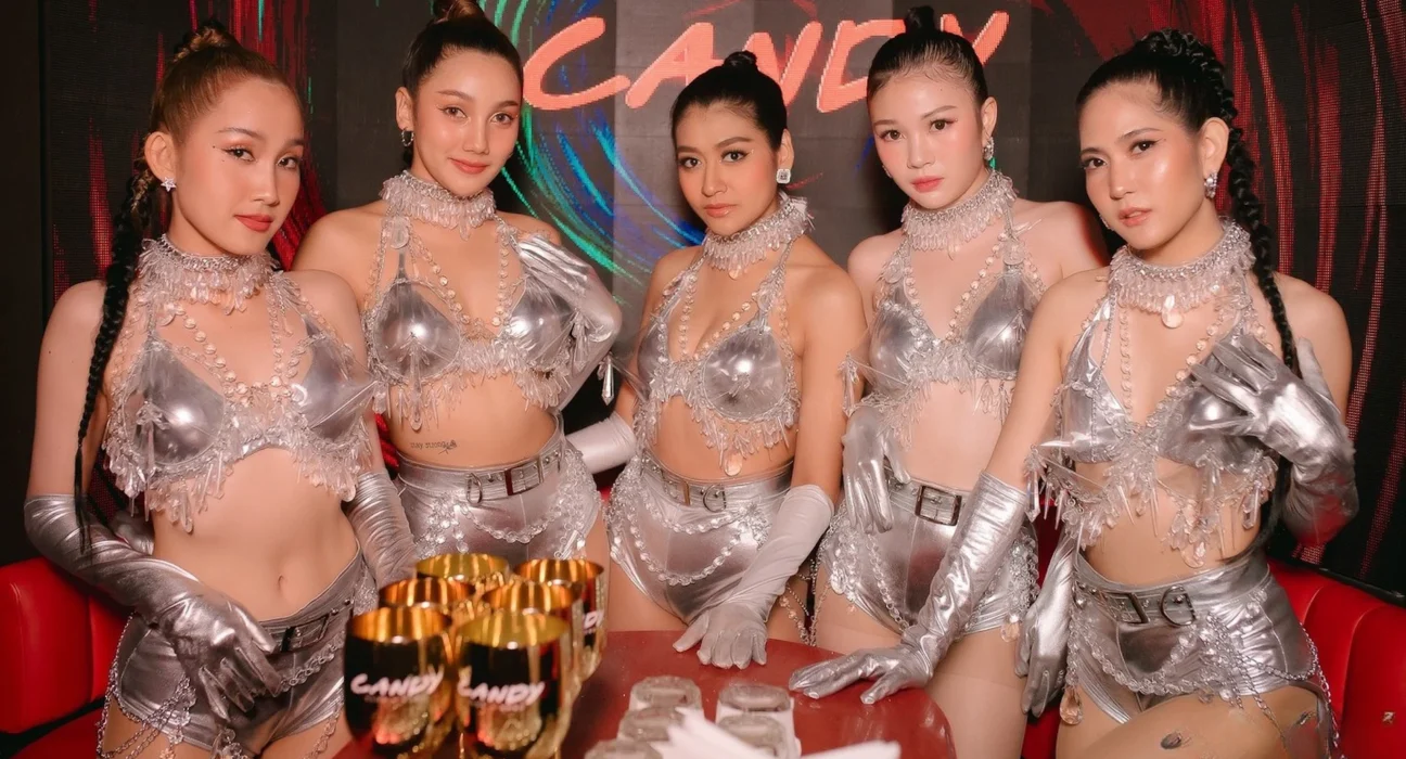 vip table sexy waitresses candy club bangkok.webp.webp