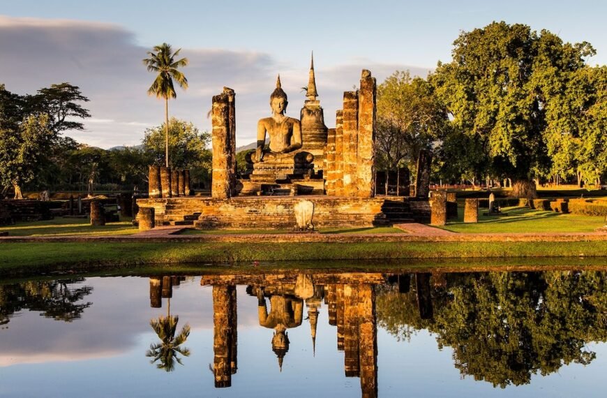 a guide to the ruins of sukhothai, thailand