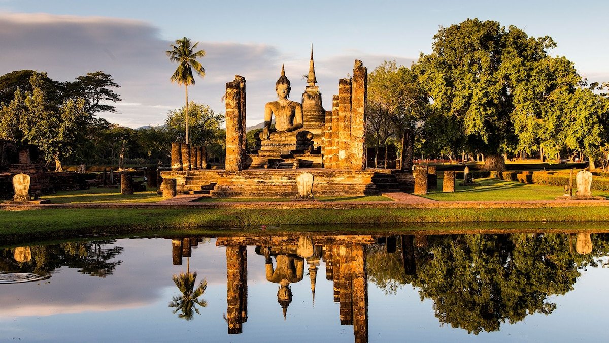 a guide to the ruins of sukhothai, thailand