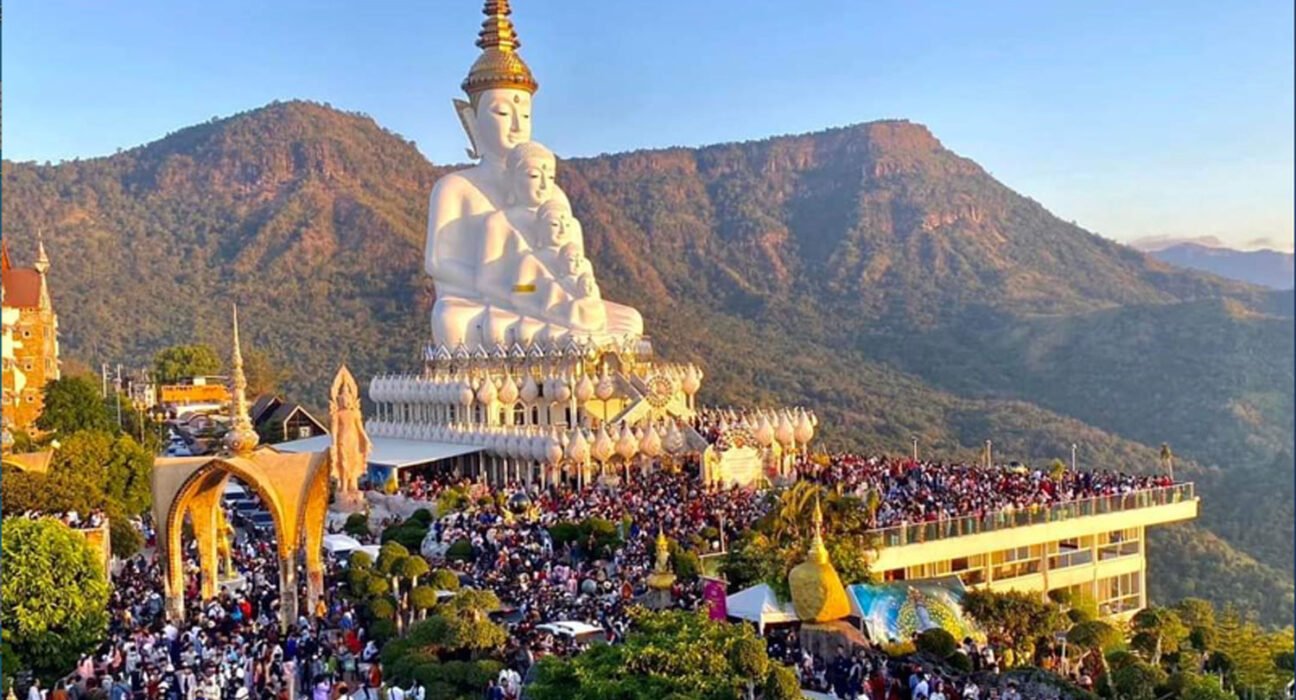 tourists throng popular sites in phetchabun, korat