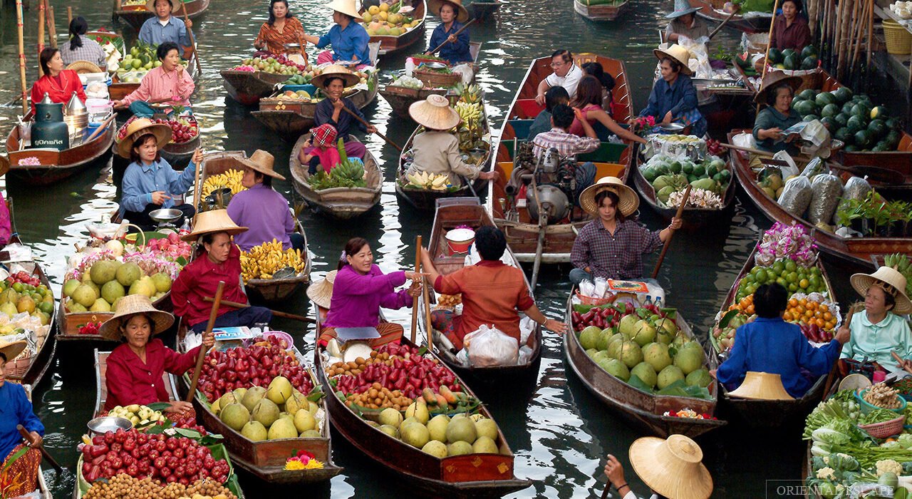 mae klong railway market + damnoen saduak floating market half ...