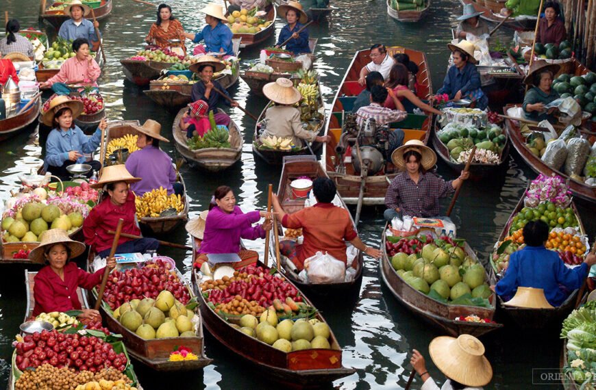 mae klong railway market + damnoen saduak floating market half ...