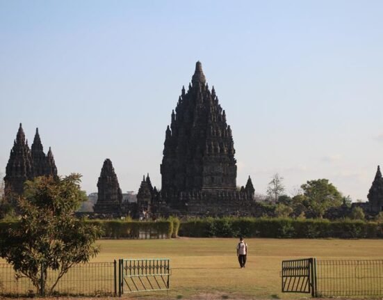 etiquette tips for visiting thai temples