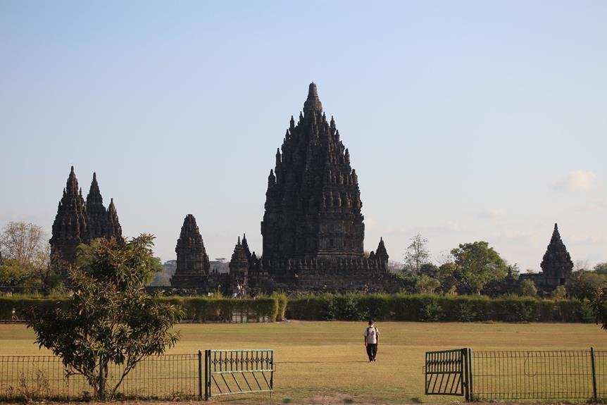 etiquette tips for visiting thai temples