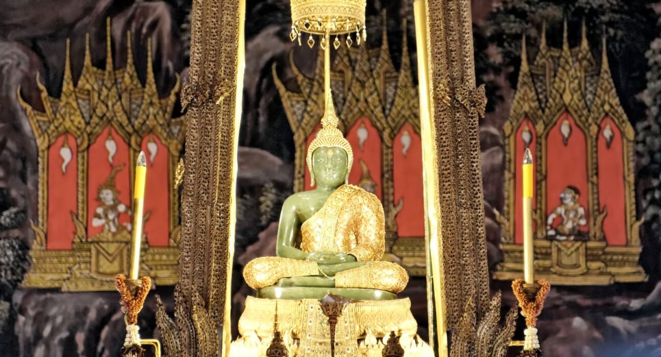 wat phra kaew in bangkok discover the temple of the emerald ...