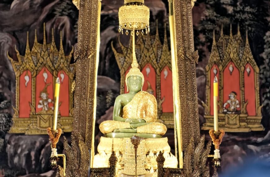 wat phra kaew in bangkok discover the temple of the emerald ...