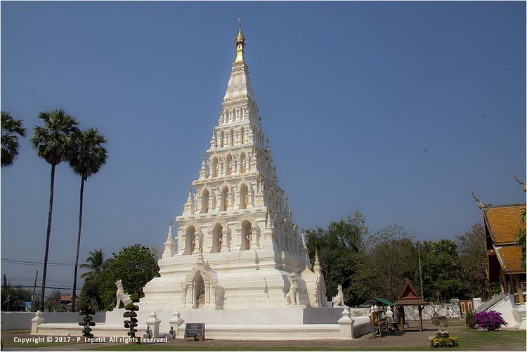 wat chedi liam chiang mai