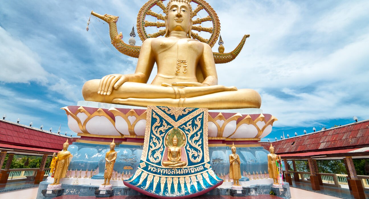 file:big buddha in big buddha temple (wat phra yai)