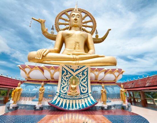 file:big buddha in big buddha temple (wat phra yai)