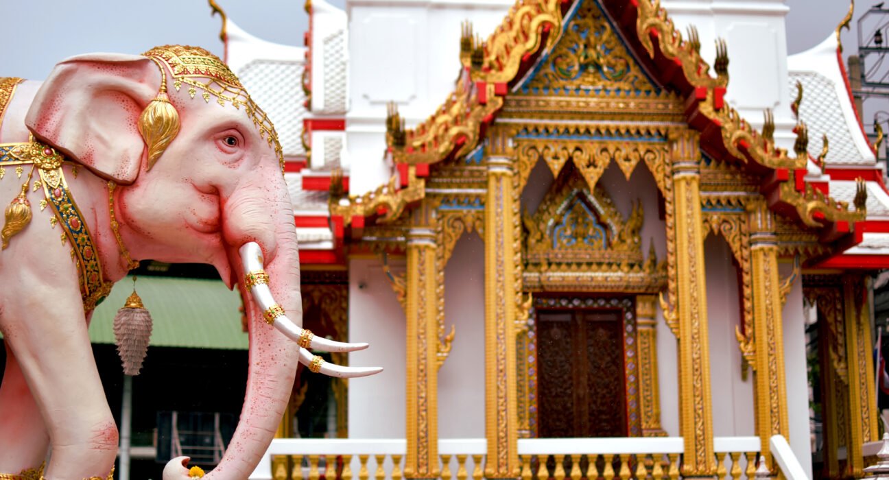 file:elephants at wat samian nari