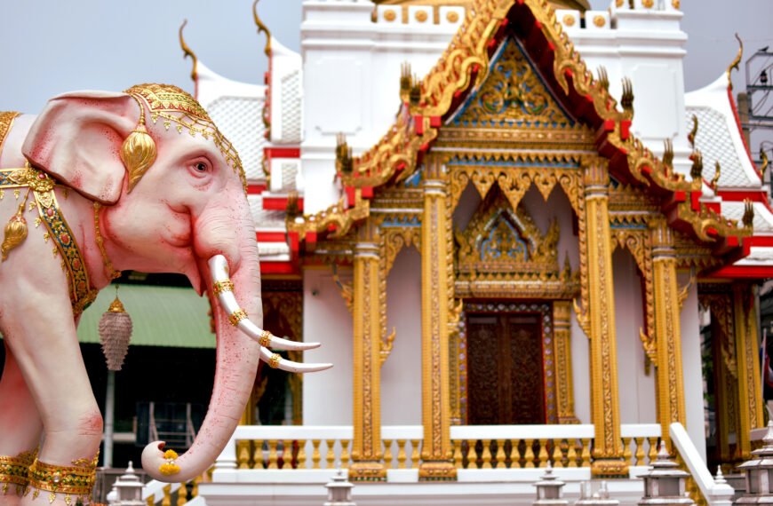 file:elephants at wat samian nari