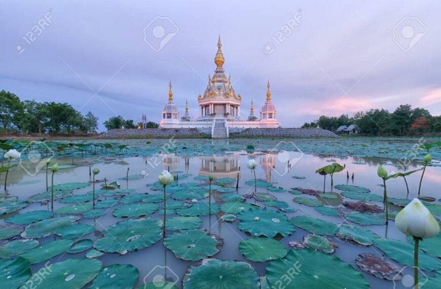 beautiful modern pagoda at wat thung setthi reflection with water ...