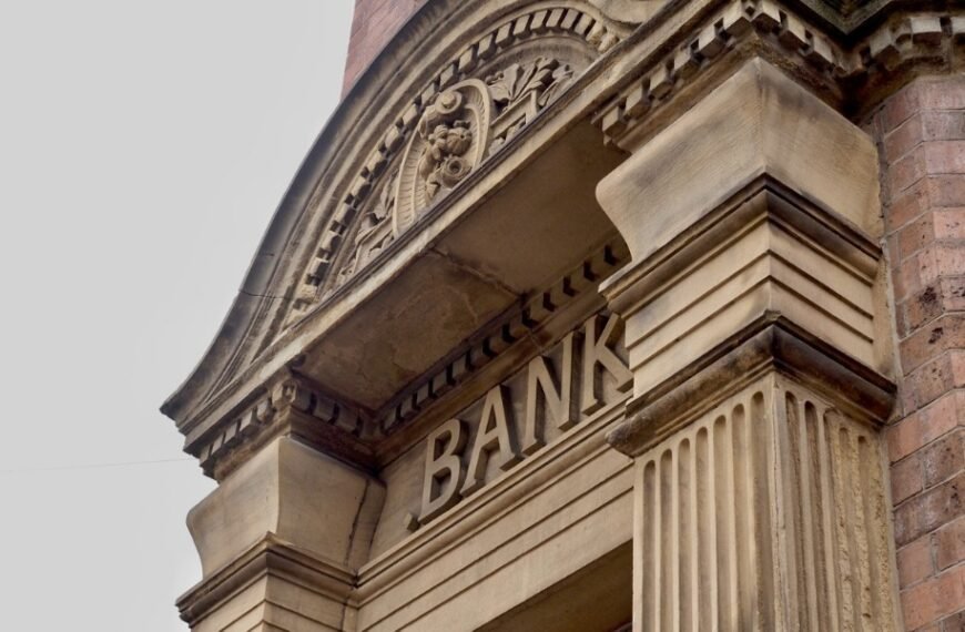 the top 10 largest banks in the world | wealth professional