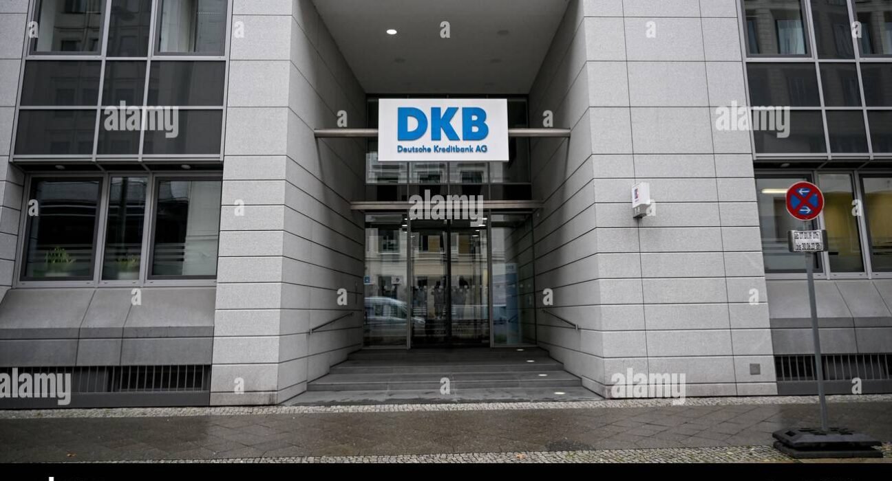 berlin germany deutsche bank branch hi res stock photography and ...