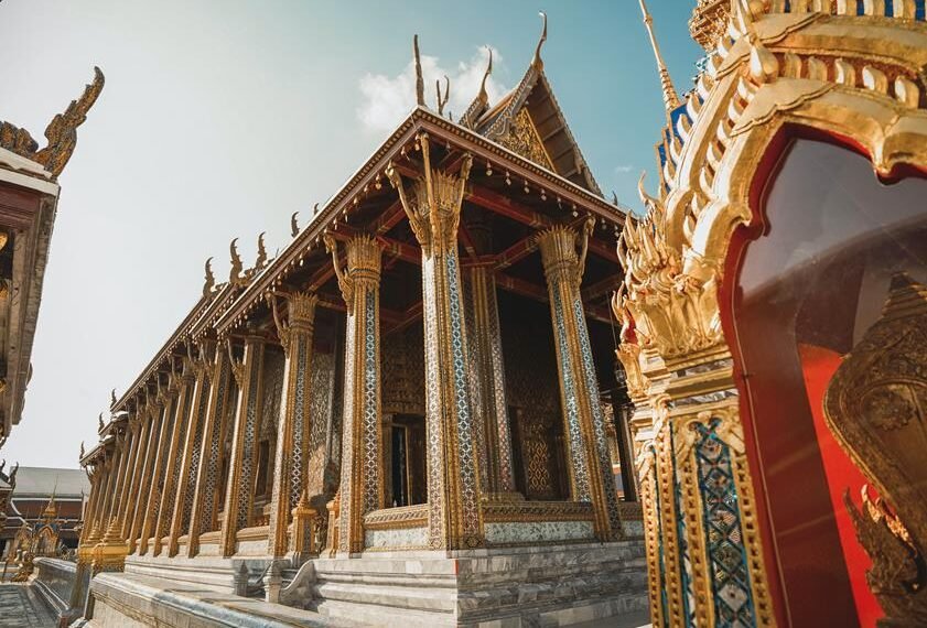 explore historic wat bophit phimuk in bangkok