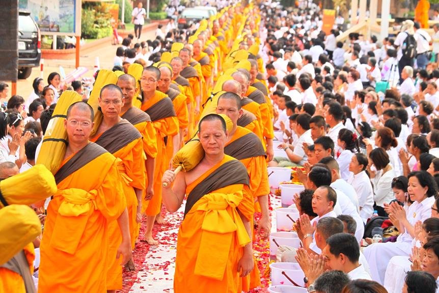 explore the majestic wat kalayanamitr in bangkok