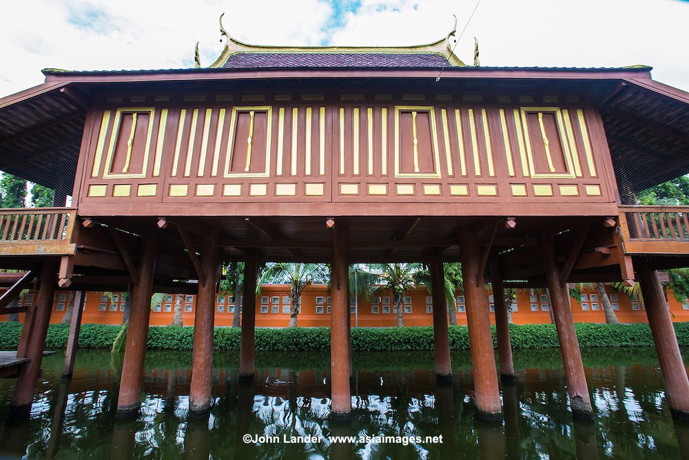 ho trai at wat ku yang | john lander photography