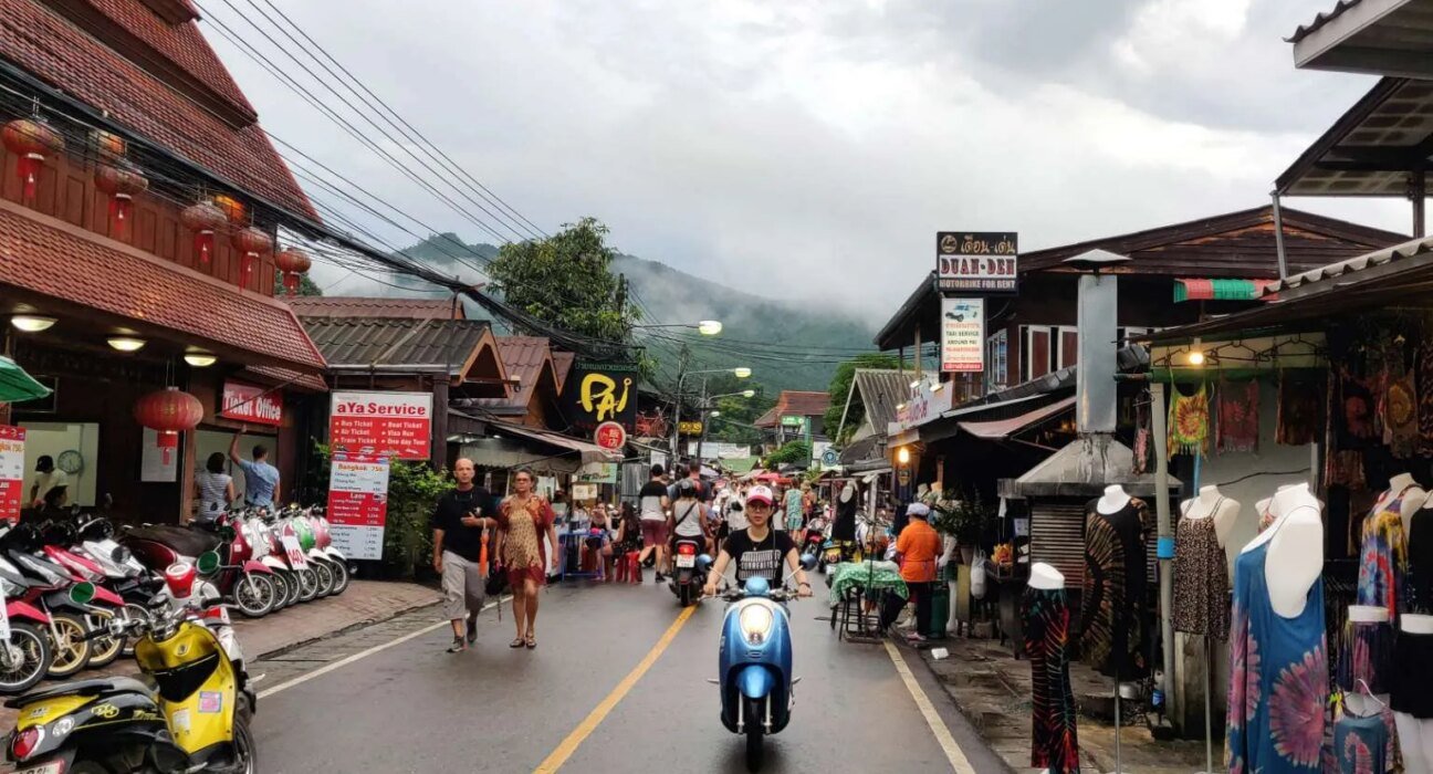pai walking street & night market thailandmagazine