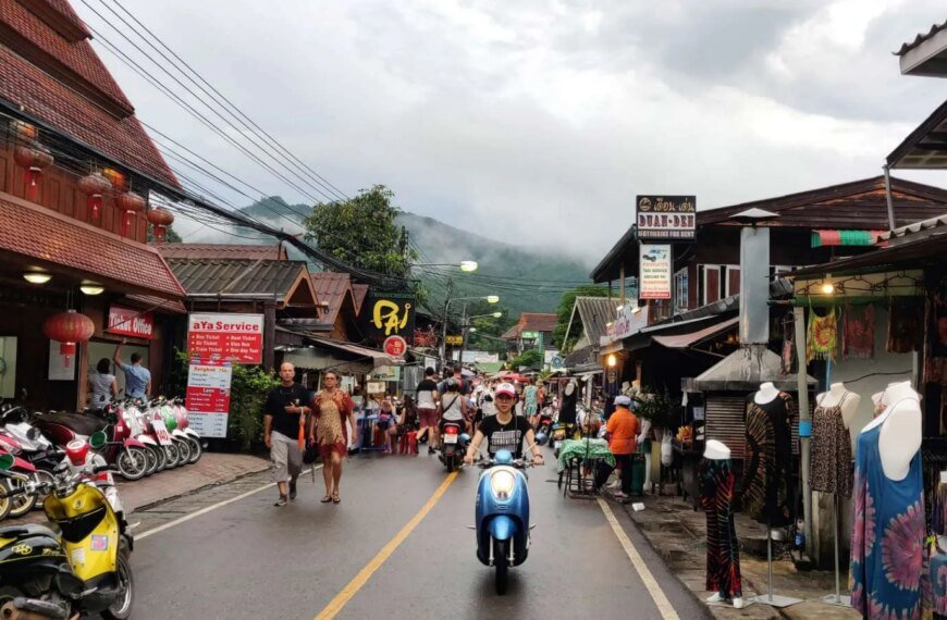 pai walking street & night market thailandmagazine