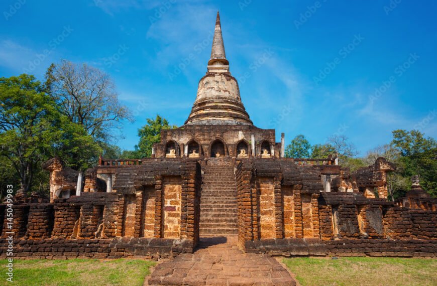 wat chang lom temple at si satchanalai historical park, a unesco ...