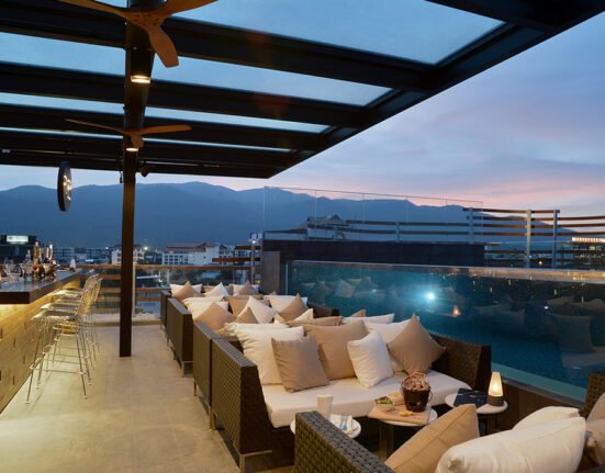 rise rooftop bar akyra manor chiang mai hotel