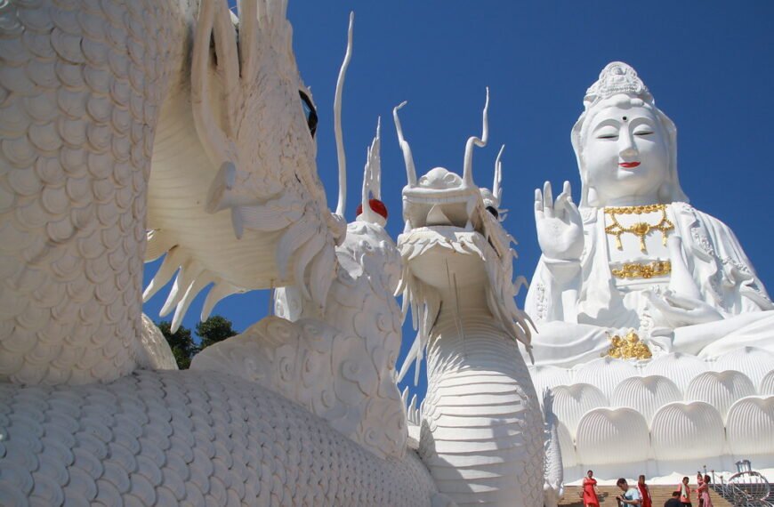 Spektakuläre Panoramablicke erwarten Sie am Großen Buddha von Chiang Rai