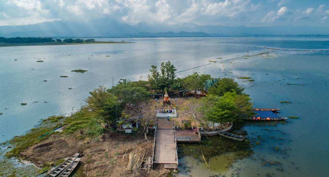 wat tilok aram chiang rai & phayao amazing thailand