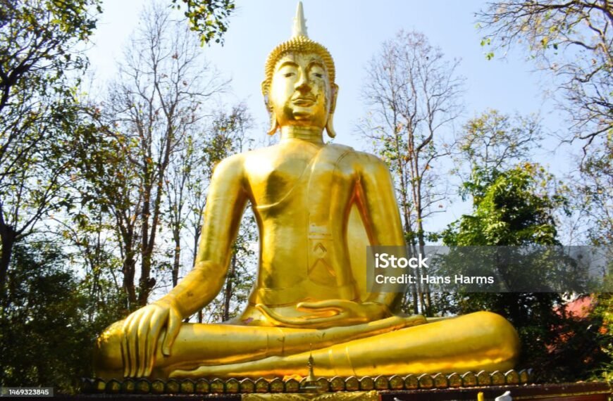 wat analayo thipphayaram big buddha statue phayao thailand stock ...