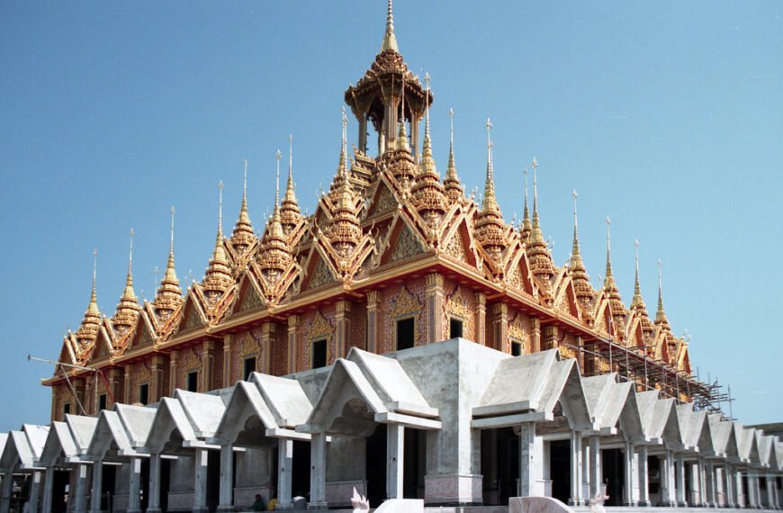 Strahlender Diamanttempel: Wat Tha Sung erklärt