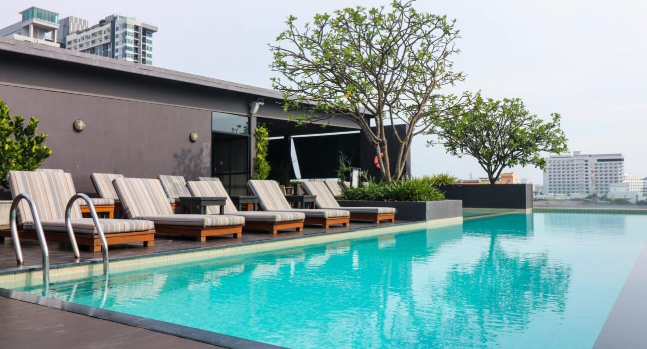page 10 hotel & restaurant pattaya