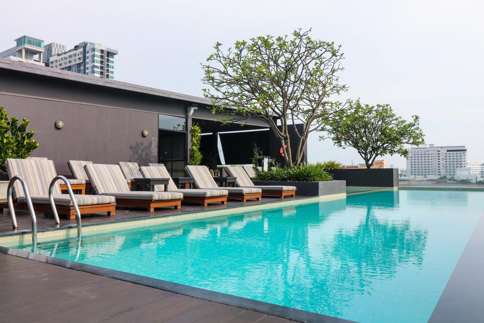 page 10 hotel & restaurant pattaya